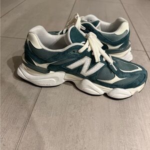 New Balance Teal and Cream Athletic Shoes